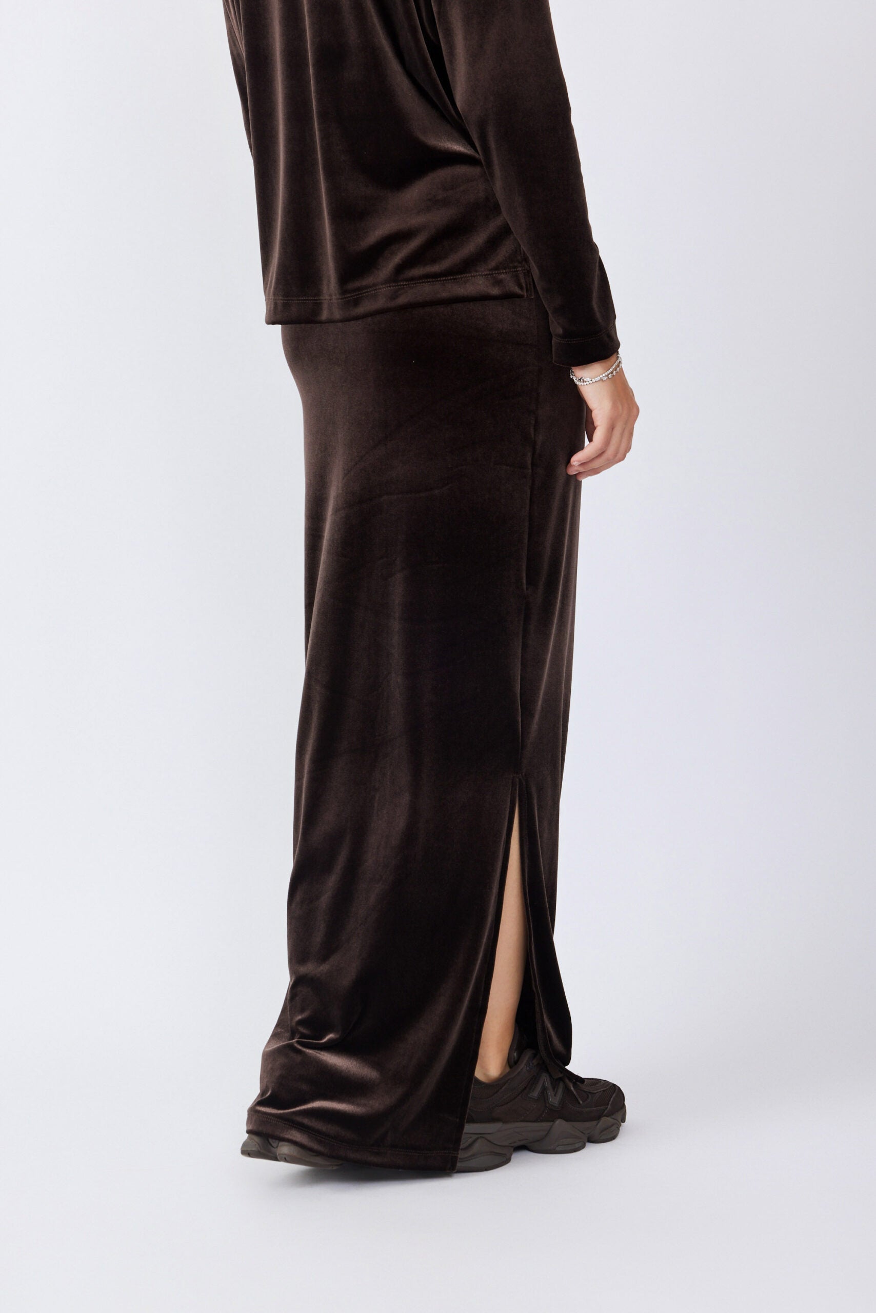 חצאית קטיפה מקסי + שסע