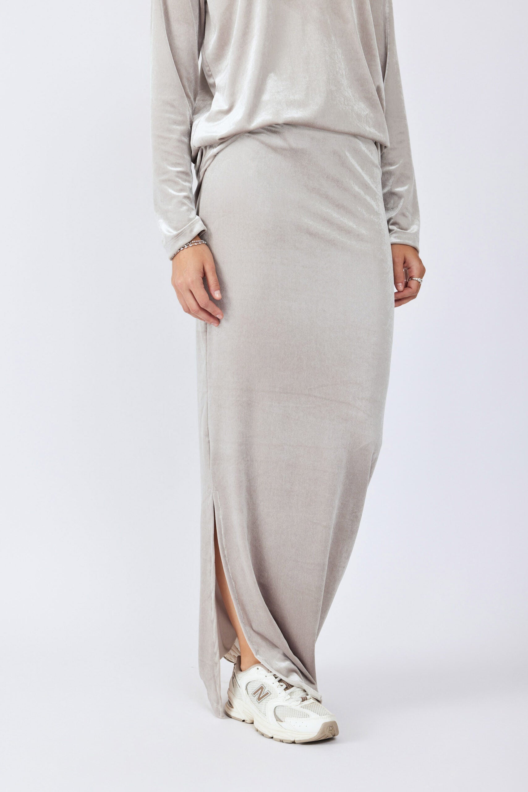 חצאית קטיפה מקסי + שסע