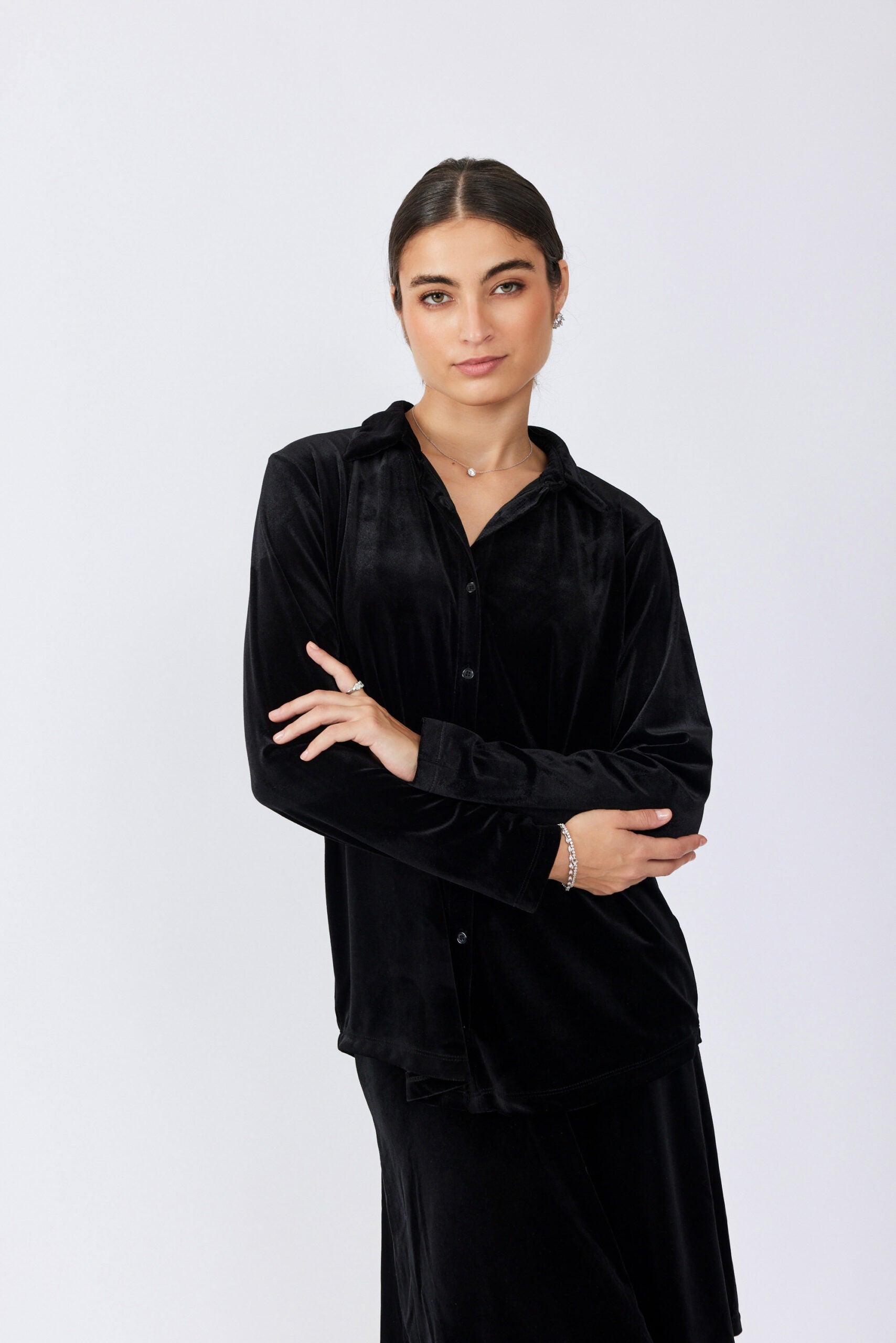 חולצת קטיפה מכופתרת