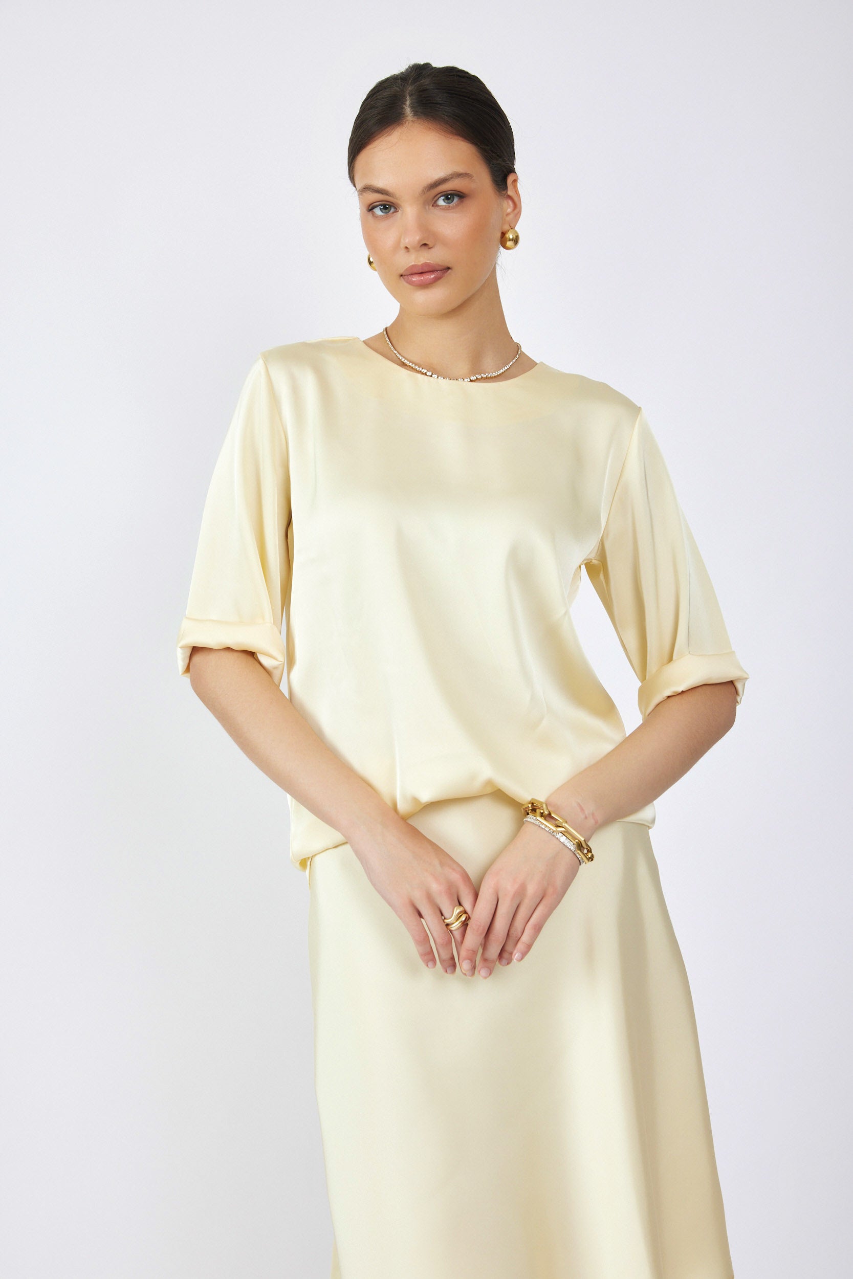 חולצת סאטן ניקי שרוול 3/4