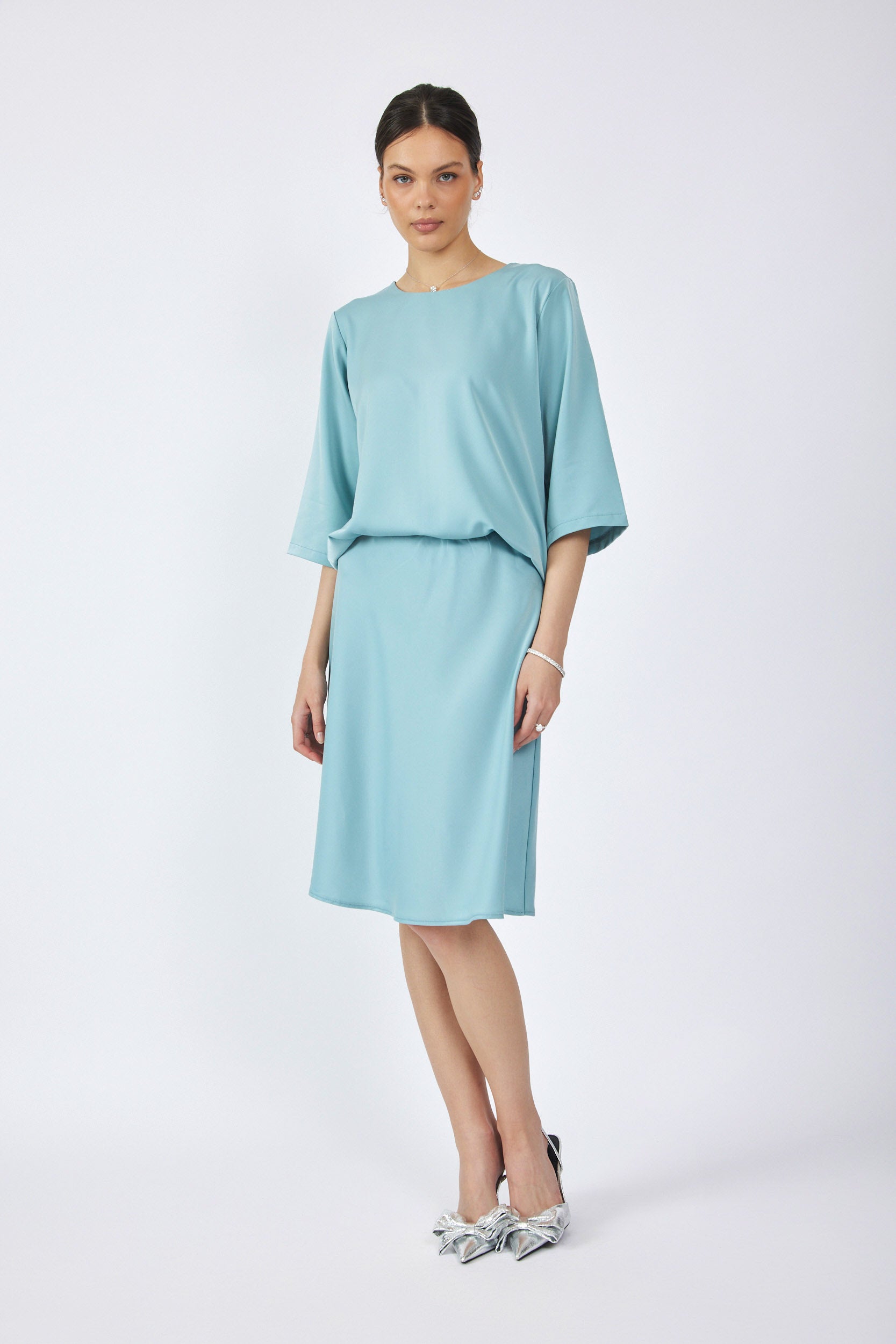 חולצת סאטן ניקי שרוול 3/4