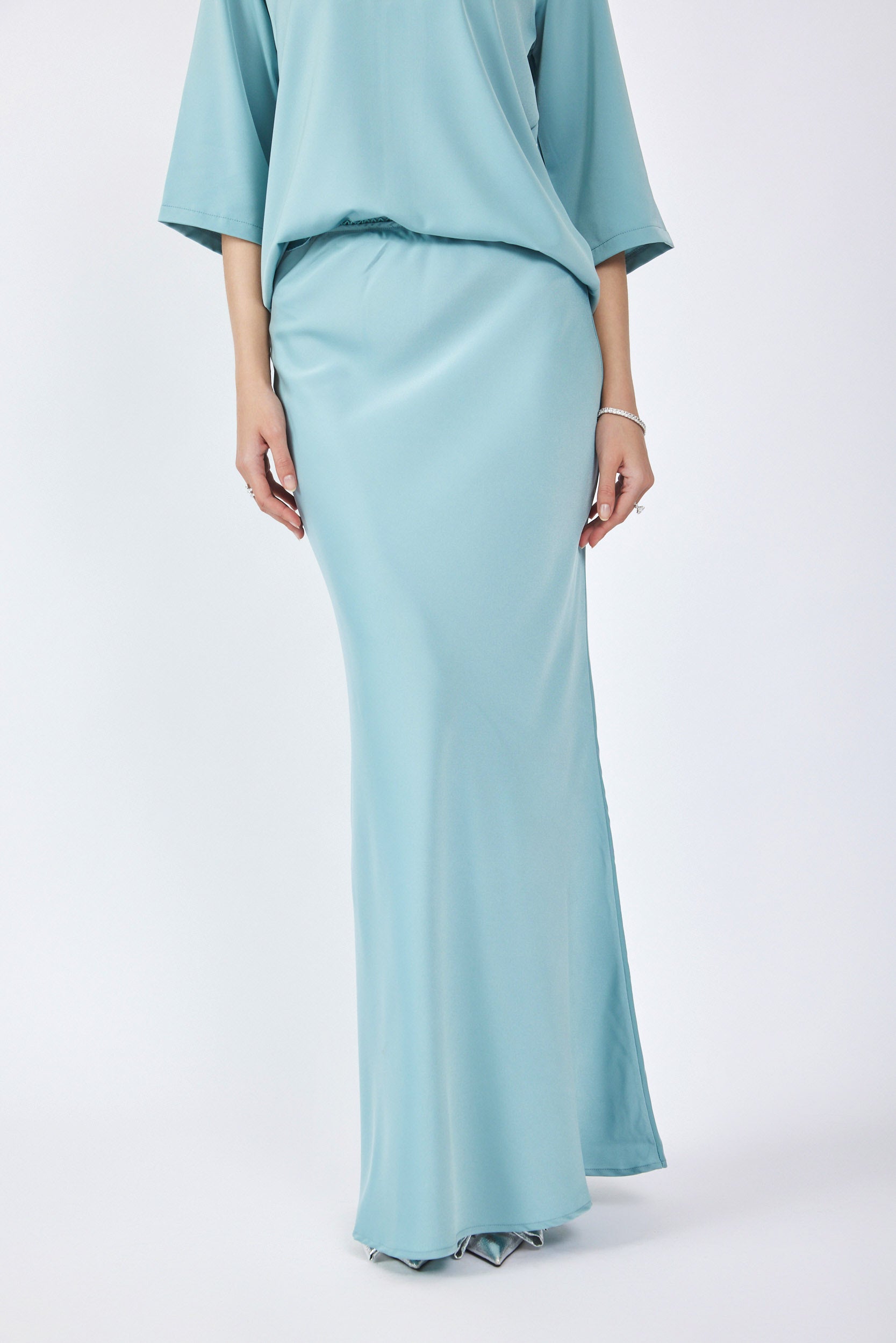 חצאית סאטן מקסי + שסע