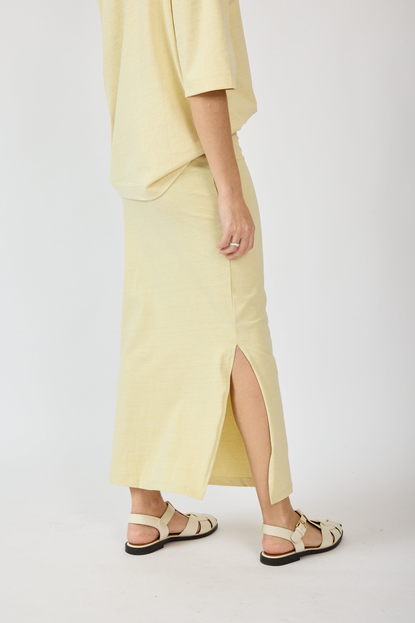 חצאית פיגמנט 3/4 + שסע