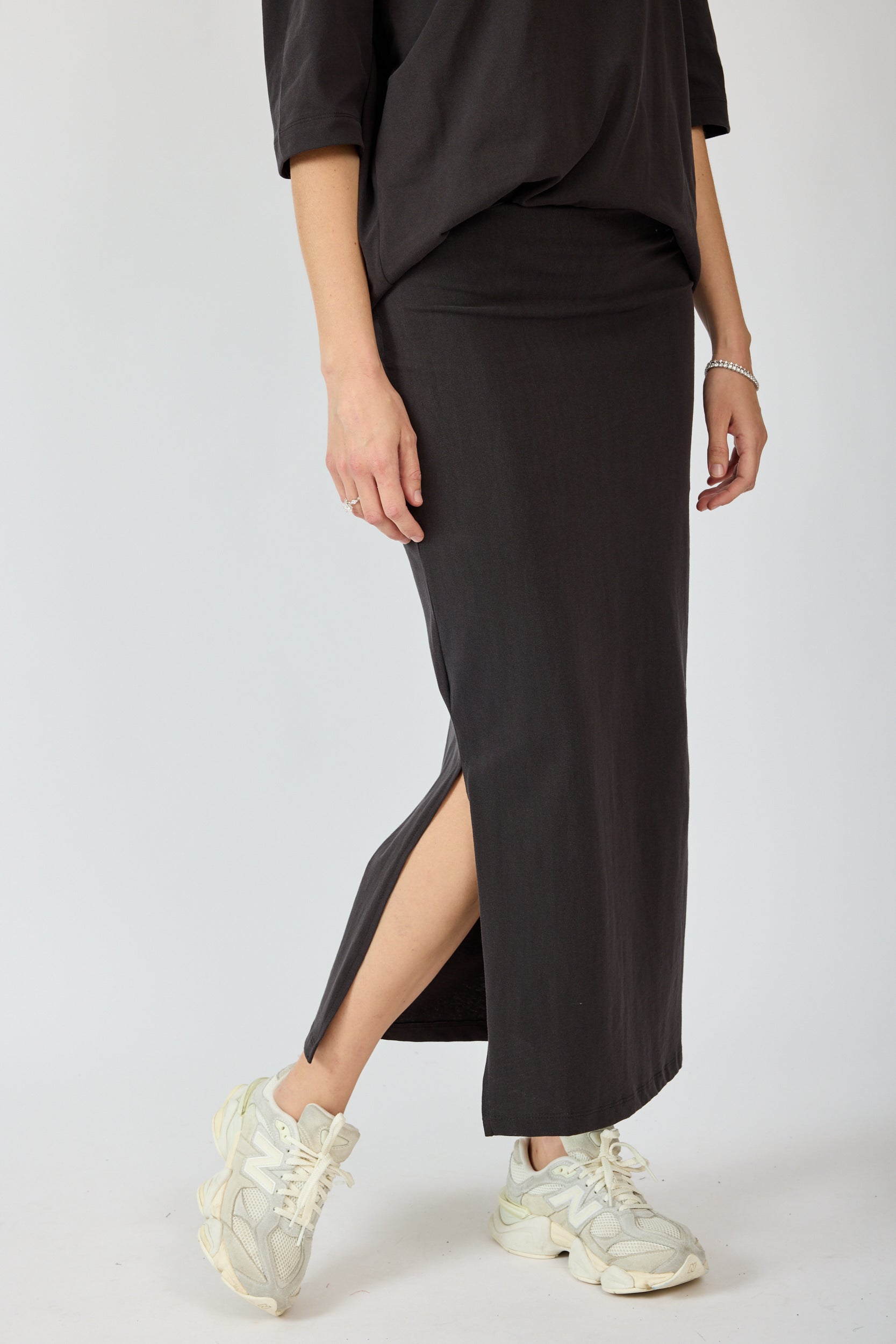 חצאית פיגמנט 3/4 + שסע