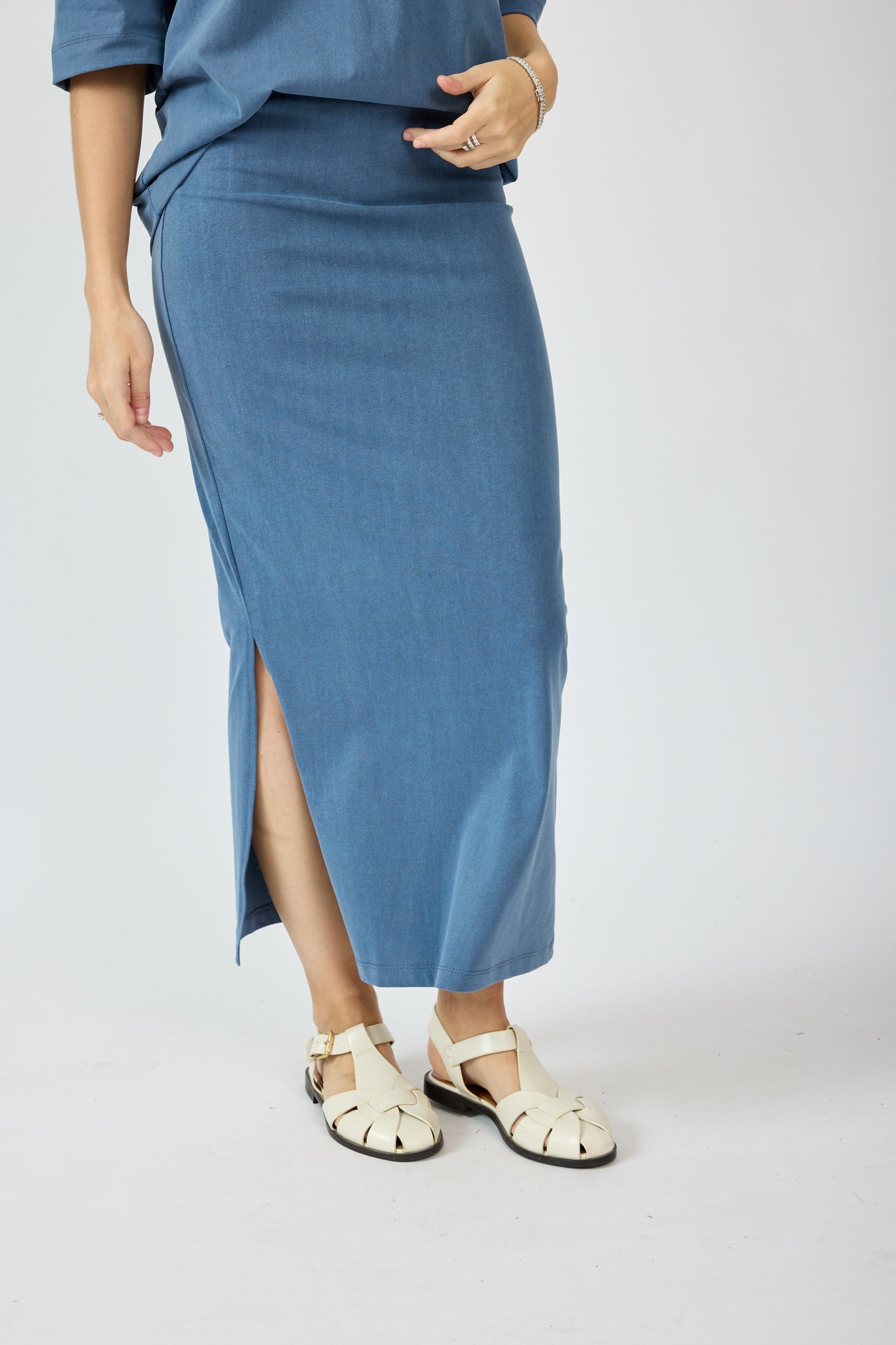 חצאית פיגמנט 3/4 + שסע