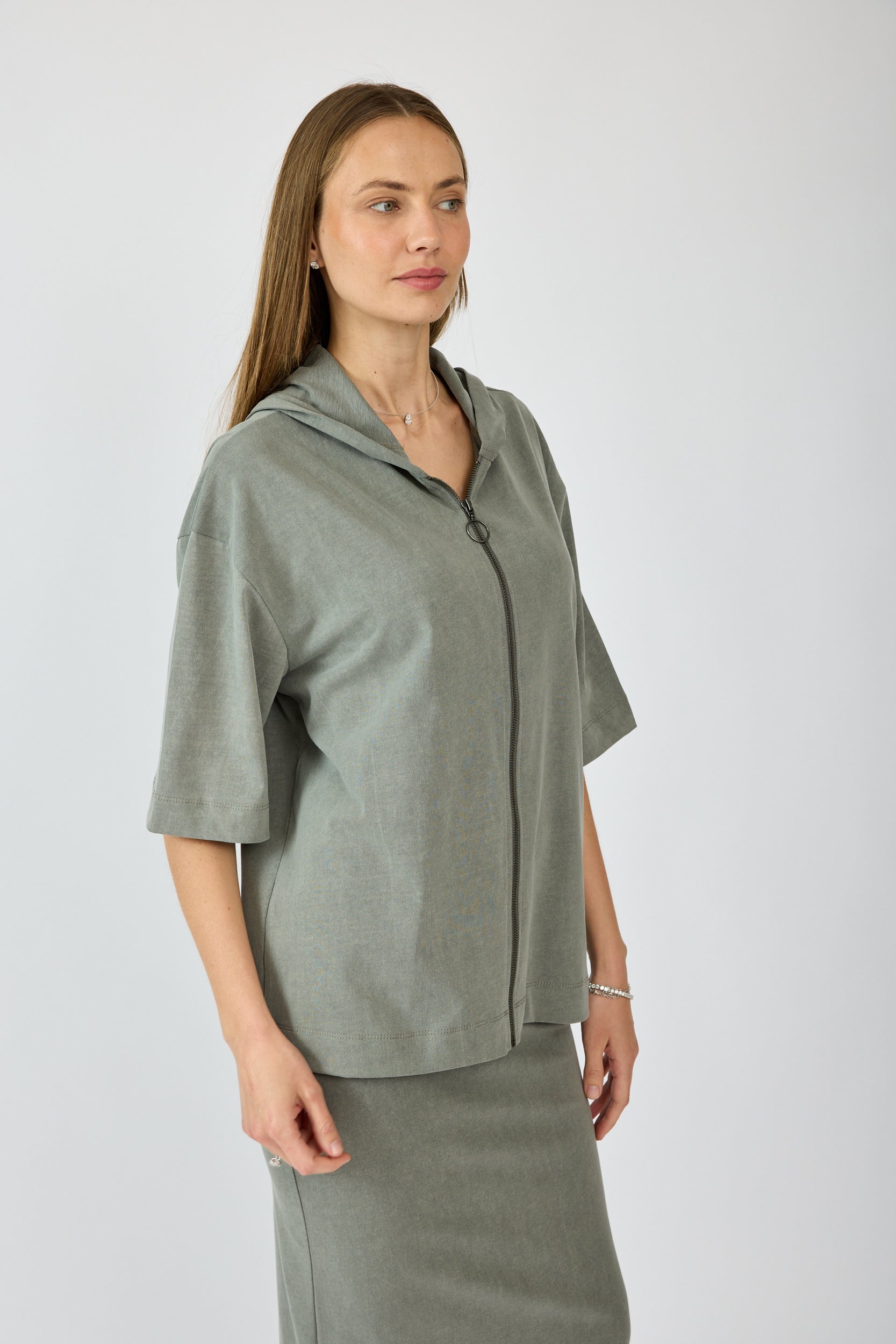 חולצת קפוצ'ון פיגמנט שרוול 3/4