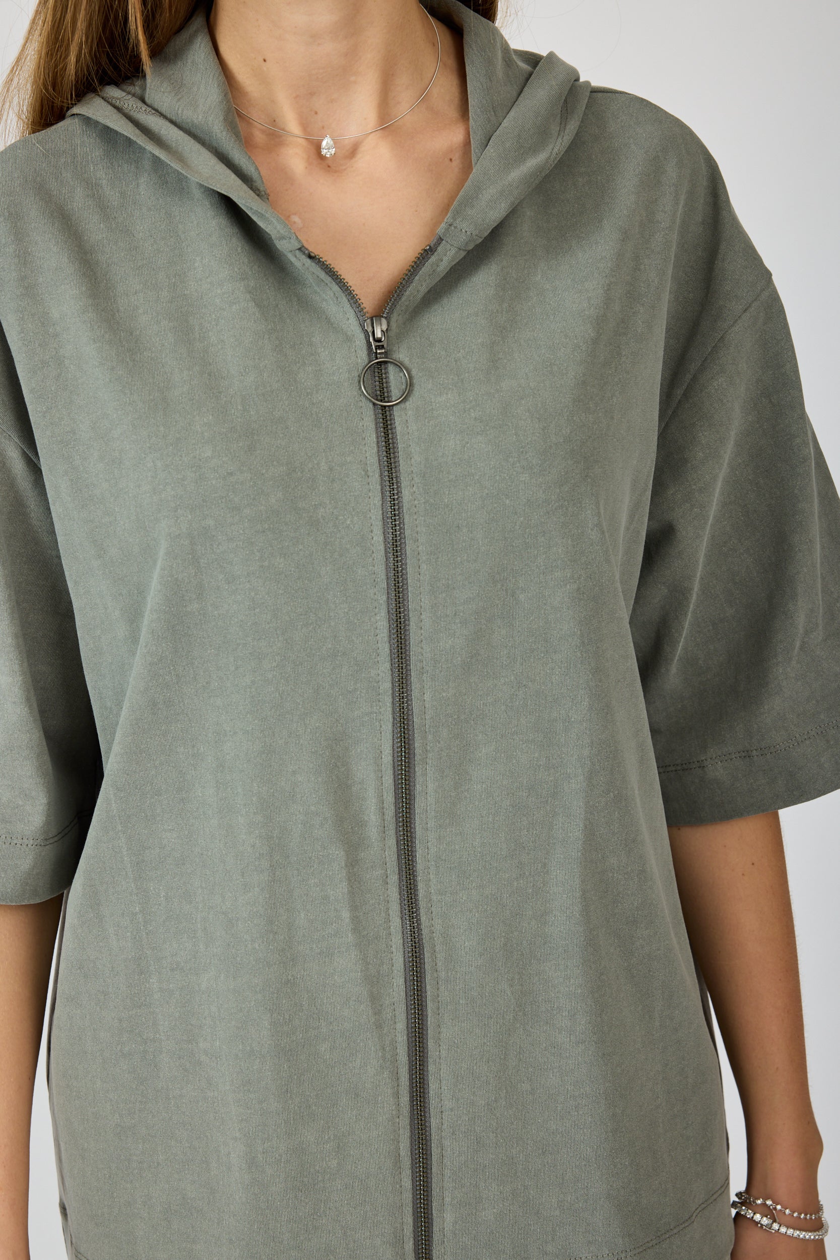 חולצת קפוצ'ון פיגמנט שרוול 3/4