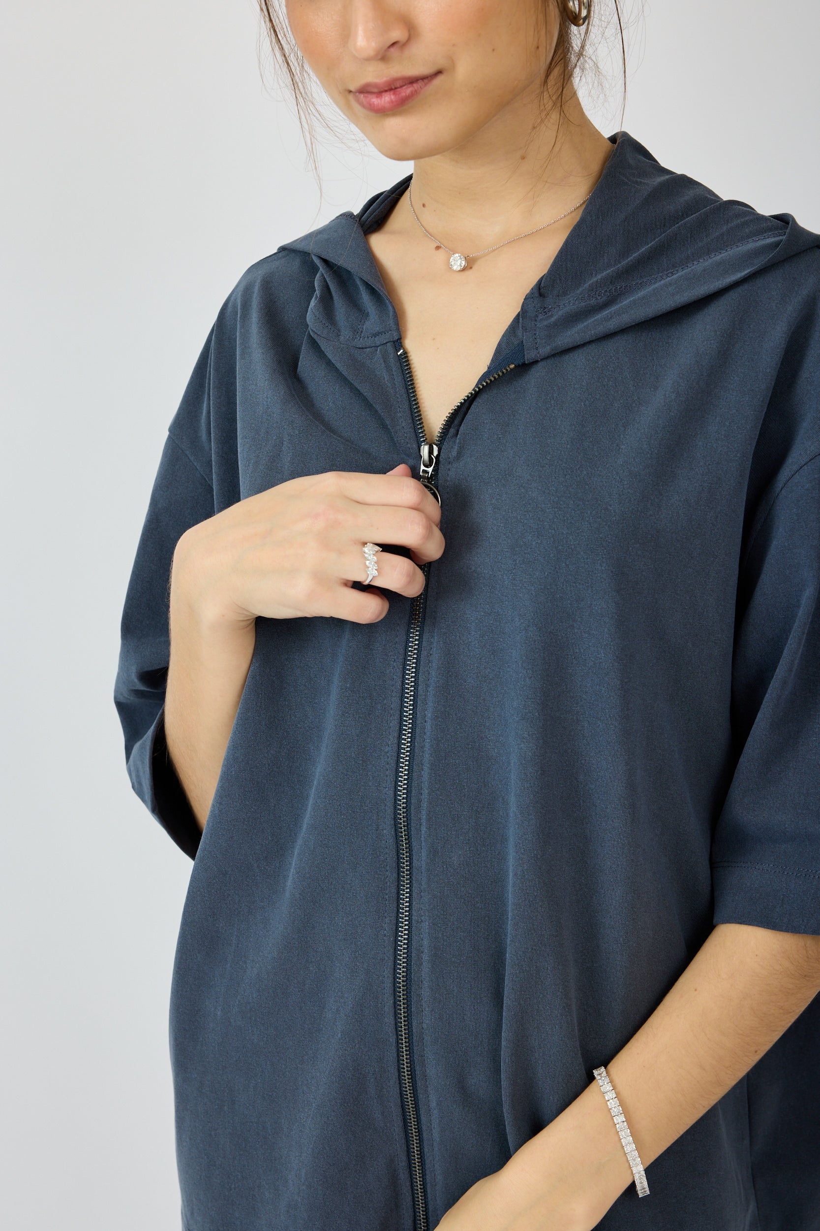 חולצת קפוצ'ון פיגמנט שרוול 3/4