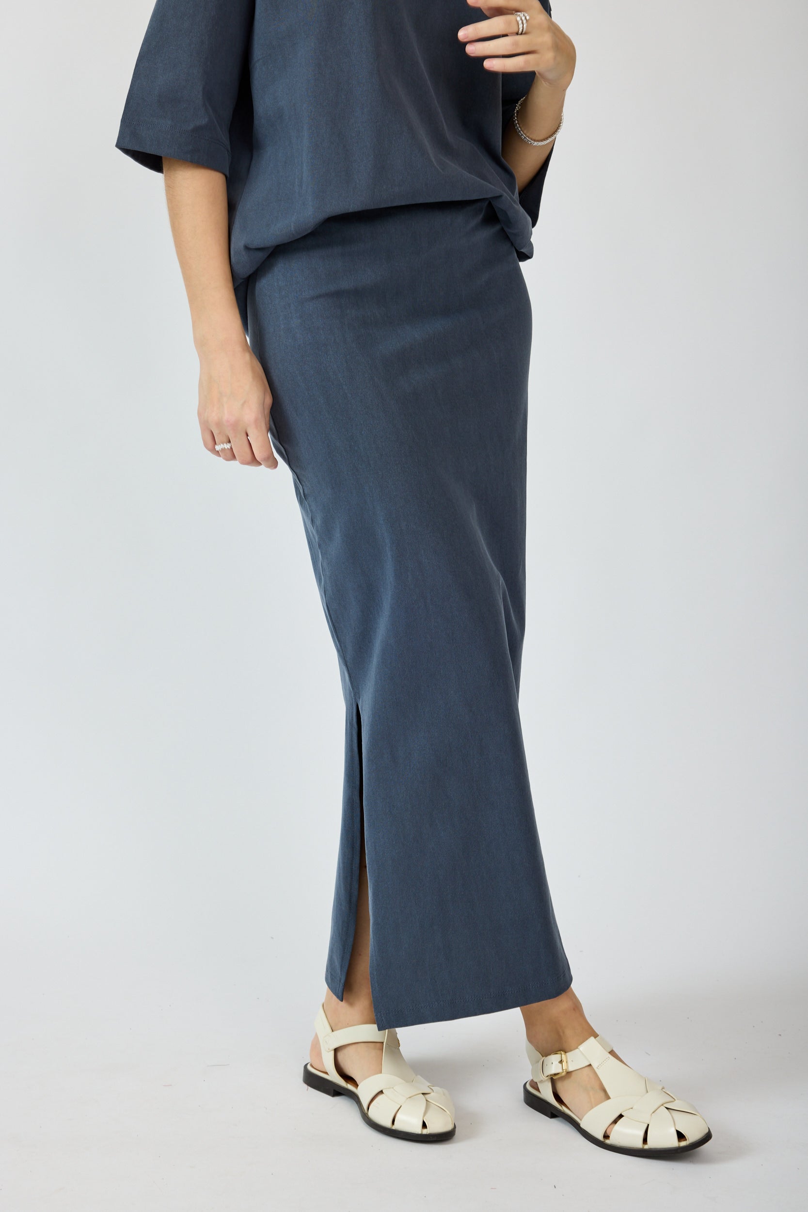 חצאית פיגמנט 3/4 + שסע