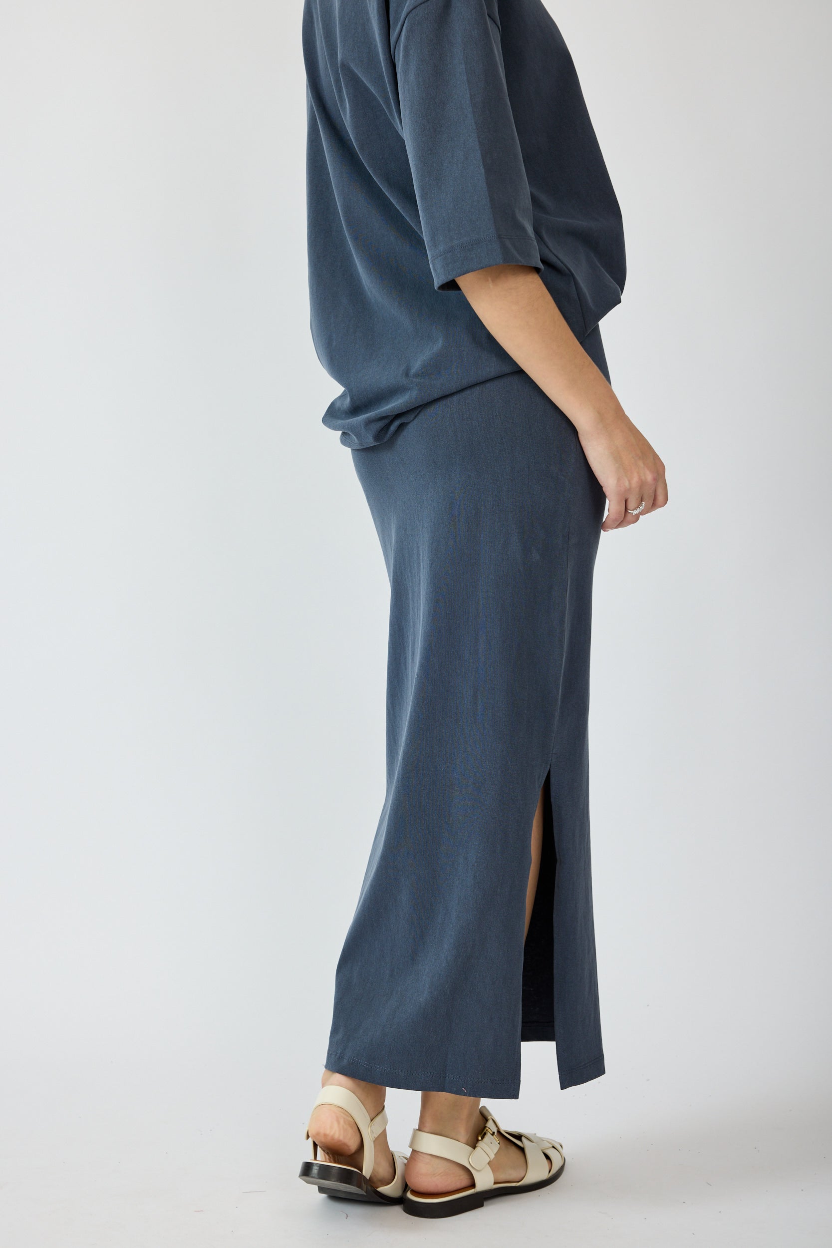 חצאית פיגמנט 3/4 + שסע